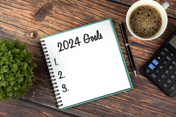 2024 New Year goals text on notepad