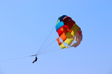 buter Fallschirm beim Parasailing