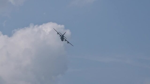 Military Airplane Maneuvering at low altitude