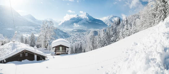 Fototapeten Germany, Bavaria, Berchtesgaden, Mountain hut and Watzmann in deep snow © tunedin