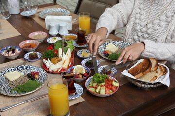 Breakfast with toast, tea and orange juice