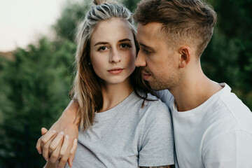 Portrait of young couple, arm around - obrazy, fototapety, plakaty
