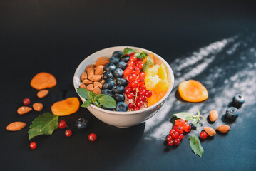 Oatmeal with fruit and almonds