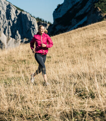 Obraz premium Austria, Tyrol, woman running in the mountains