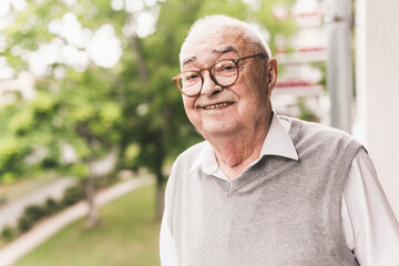 Portrait of smiling senior man wearing glasses