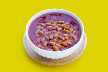 Baked beans in tomato sauce