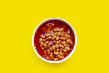 Baked beans in tomato sauce