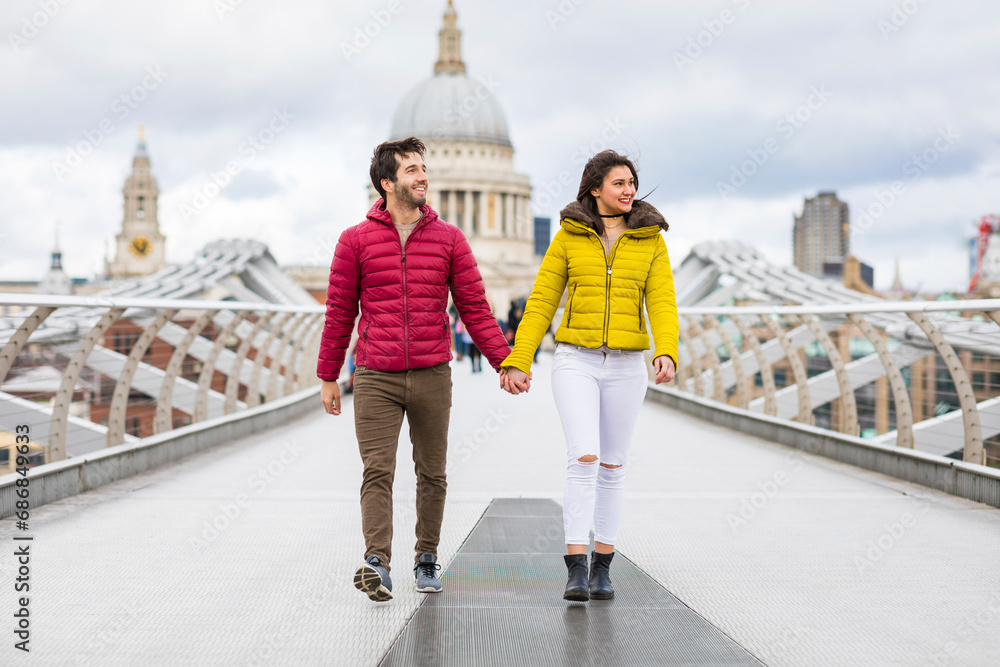 Poster uk, london, young couple walking hand in hand on bridge in front of st pauls cathedral