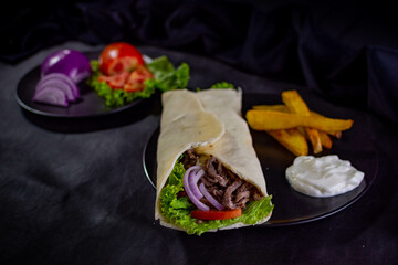 Fototapeta na wymiar Shawarma de carne (Food Styling)