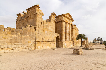 Obraz premium Capitoline temples at the Byzantine Roman ruins in Sbeitla.