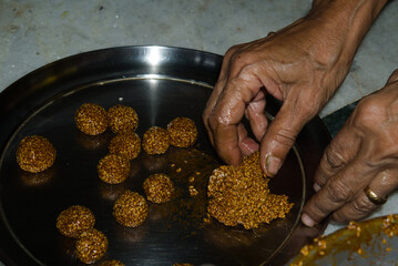 making of jaggery delicacy called tiler naru by hand in bengal