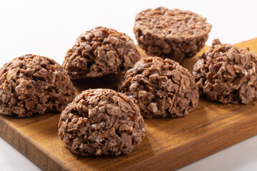 クランチチョコ　ナッツ