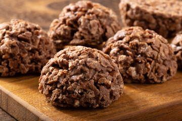 クランチチョコ　ナッツ