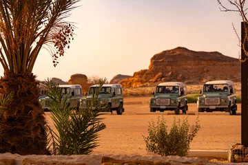 Behangcirkel Hegra Vintage Land Rover Tour in Summer, AlUla, Saudi Arabia. © nakcrub
