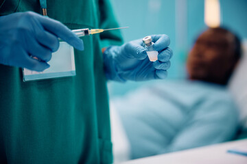 Close up of nurse preparing an injection for hospitalized patient. - obrazy, fototapety, plakaty