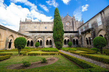 Fototapeta na wymiar Cloister of the Cathedral of Santa María at Tui in Galicia