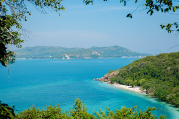 Viewpoint over Ko Kham Island Sattahip Chonburi Thailand a tropical island with turqouse colored ocen, you can reach the viewpoint after a short hike in the jungle - obrazy, fototapety, plakaty