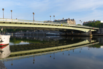 Te Alma Bridge in the 8th arrondissement of Paris - obrazy, fototapety, plakaty
