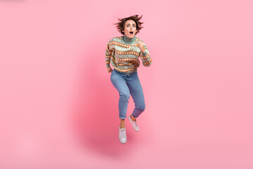 Full body size photo of running jump air nervous girl stressed scared her drunk husband dissatisfied isolated on pink color background - obrazy, fototapety, plakaty
