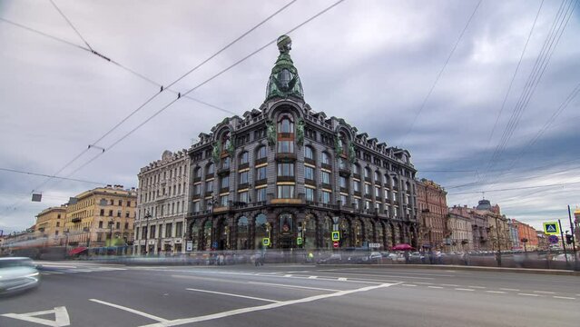 Singer House in Saint Petersburg takes center stage in this timelapse hyperlapse, featuring bustling road traffic. Nearby, tourists stroll along Nevsky Prospekt and the Griboyedov Canal