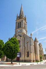 Fototapeta na wymiar L'église Saint-Hilaire-la-Palud construite de 1878 à 1883 pour remplacer l'ancienne église jugée trop vétuste.