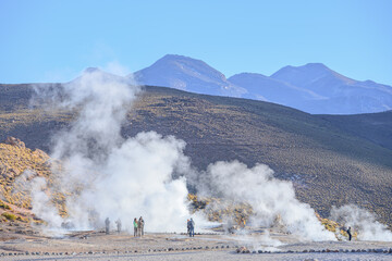 Gêiser Tatio no deserto do Atacama durante nascer do sol no final de 2023. 