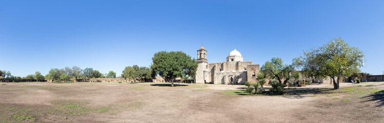 Fototapeta na wymiar view to mission San Jose at San Antonio mission trail, an Unesco world heritage site