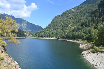Obraz premium Un giro intorno al Lago d'Antrona in Piemonte nel Parco naturale dell'Alta Valle Antrona