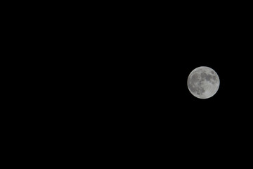 【背景素材】夜空に浮かぶ中秋の名月