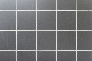 anthracite tiled wall in the bathroom