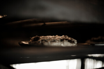 sopes mexicanos con queso fundido, antojitos mexicanos.