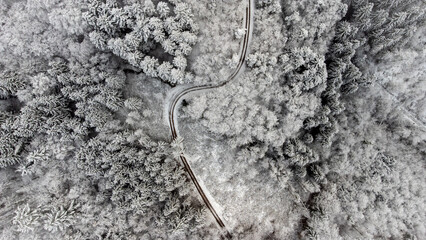 Der Weg durch den Schnee