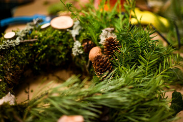 Obraz premium Decorated Advent wreath made of moss, dried flowers and fruits