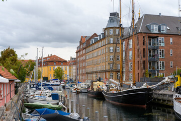 Fototapeta premium Canal and houses in Christianshavn, Copenhagen, Denmark