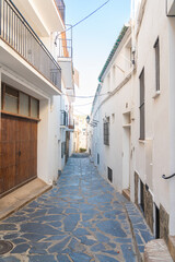 Fototapeta na wymiar streets of a fishing town with white and blue houses in summer days