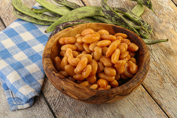 White bean in tomato sauce