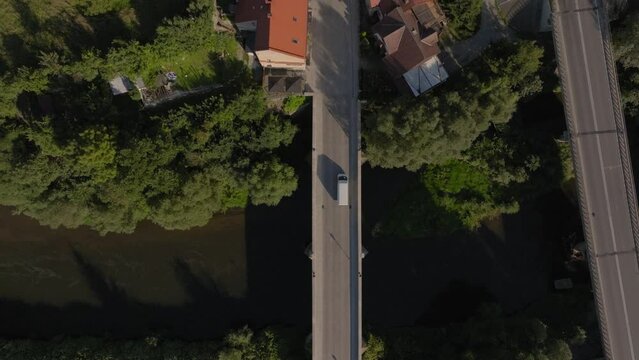 Zdjecie ulicy z gory na dol na dolnym Slasku