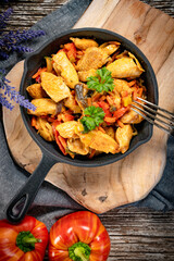Fried chicken with vegetables.