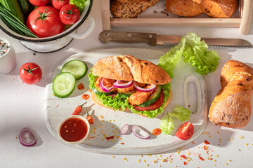 Fresh and tasty sandwich made of chichen and vegetables.