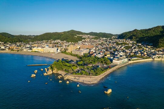 森戸大明神裏の海岸