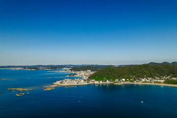 一色海岸から望む芝崎海岸