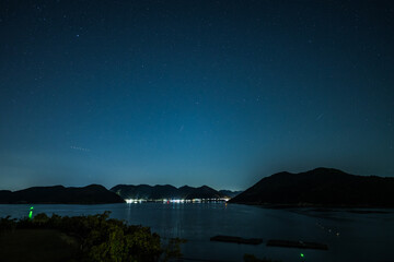 日本の岡山県備前市の頭島の美しい星空