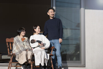 庭で撮る家族のポートレート...