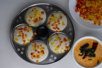 Savory bell pepper idly in idli mould, served with coconut chutney