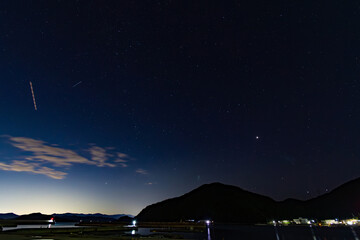 初冬の夜の星空  和歌山県夜の漁港