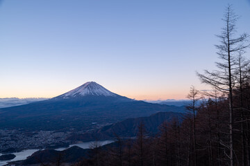 朝を迎える富士山　新道峠