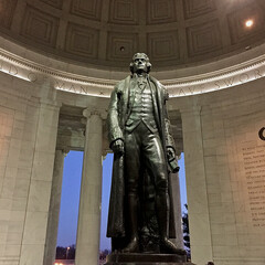 statue of Thomas Jefferson in Washington DC