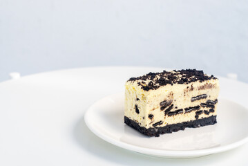 homemade no bake cookies and cream cheesecake bar, Creamy cheesecake bar with chocolate cookies and cream biscuits.