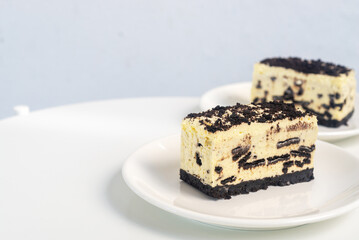 homemade no bake cookies and cream cheesecake bar, Creamy cheesecake bar with chocolate cookies and cream biscuits.