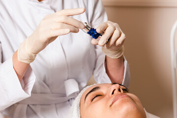 Obraz na płótnie Canvas Applying a facial mask in a skin care clinic for facial skin elasticity